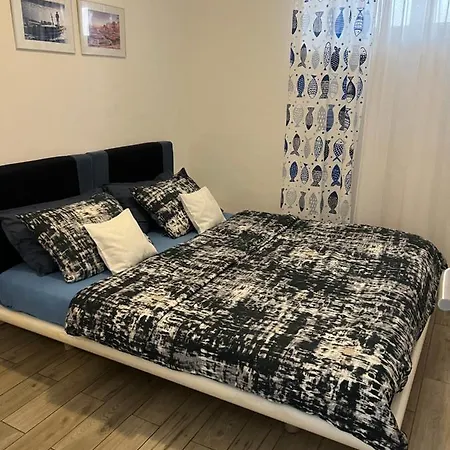 Center Town Lipa Mala Apartment *